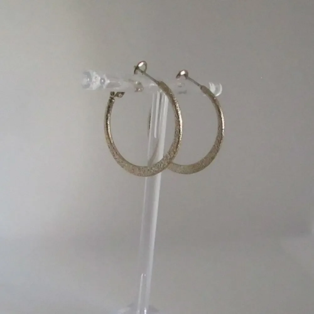 Vintage 80s/90s Gold Tone Hoop Earrings Textured Glitter Finish 1in Latch Back